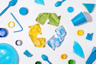 2-colorful-plastic-objects-arrangement 2-colorful-plastic-objects-arrangement